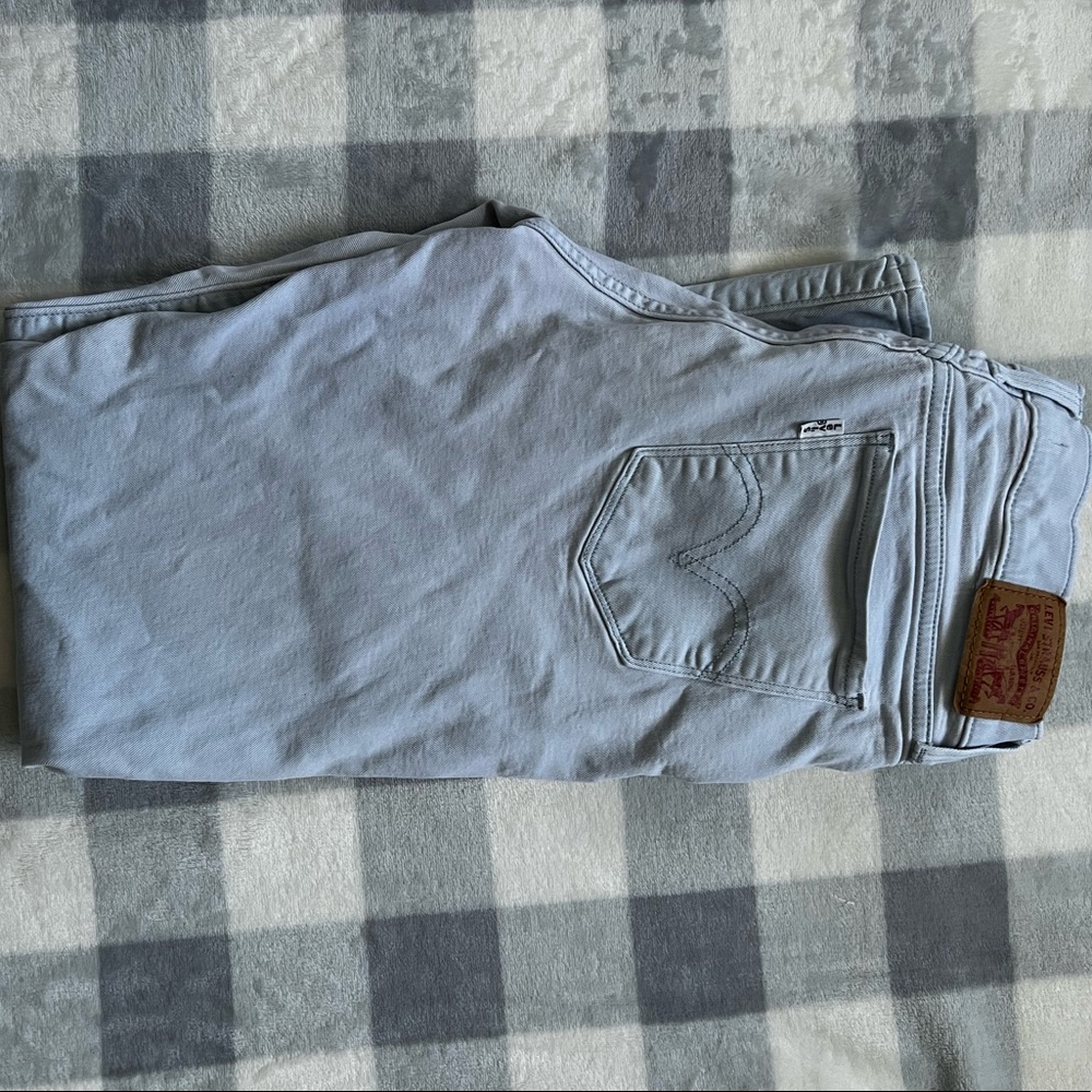 Levi jeans light wash